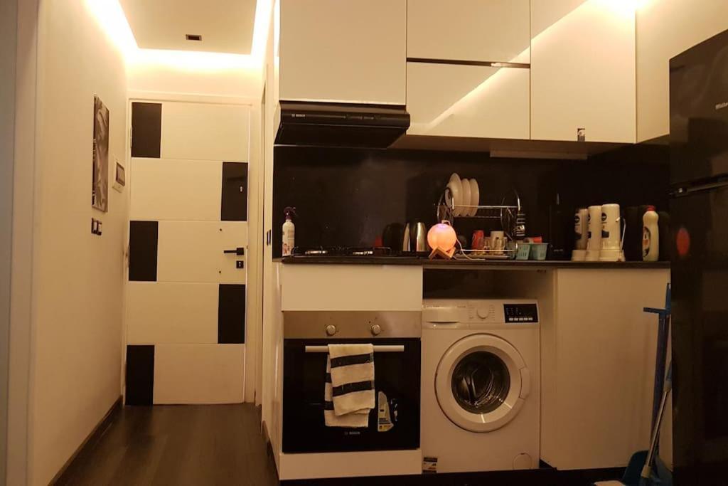 ستوديو فندقي مع مسرح منزلي روعه وواي فاي Apartment *