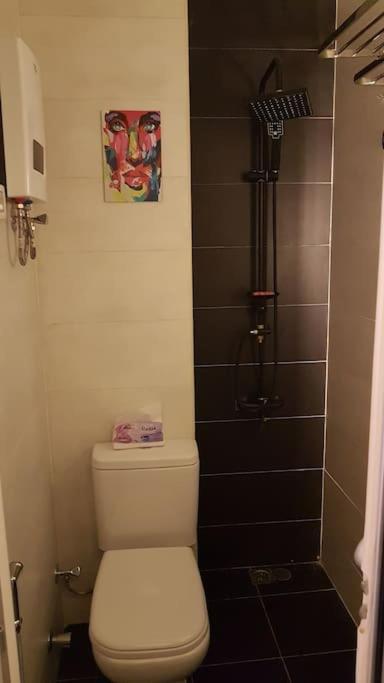 ستوديو فندقي مع مسرح منزلي روعه وواي فاي Apartment *