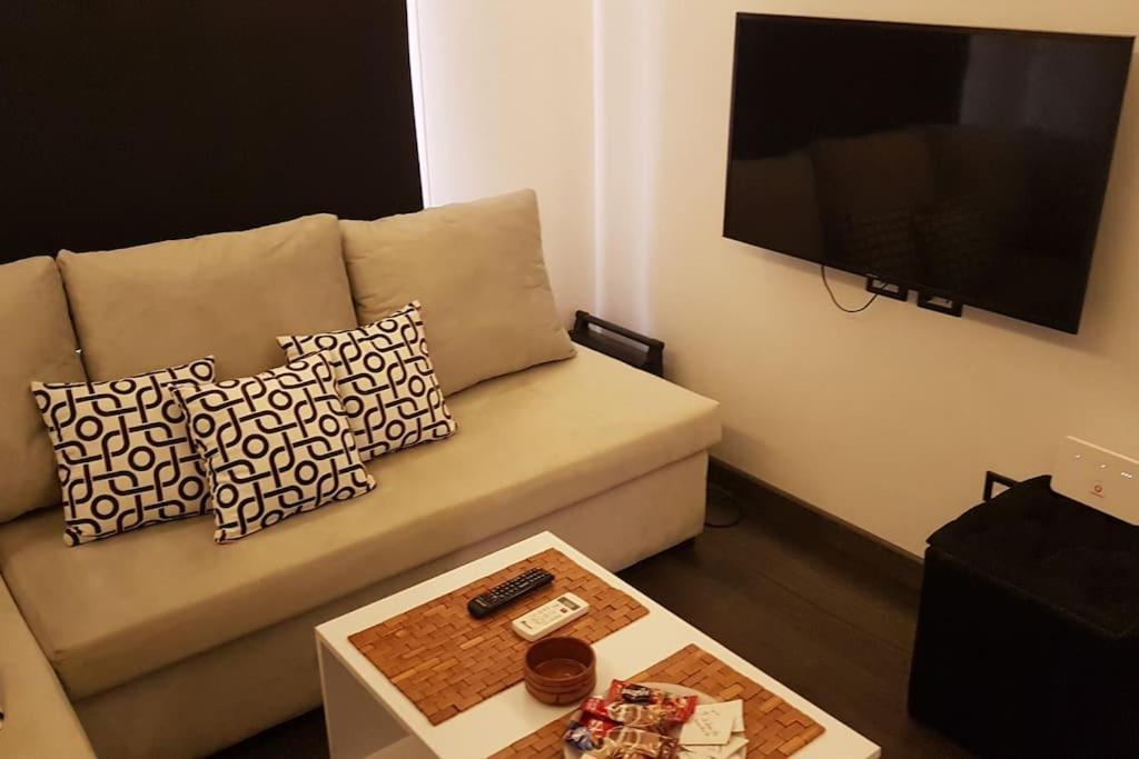 ستوديو فندقي مع مسرح منزلي روعه وواي فاي Apartment *